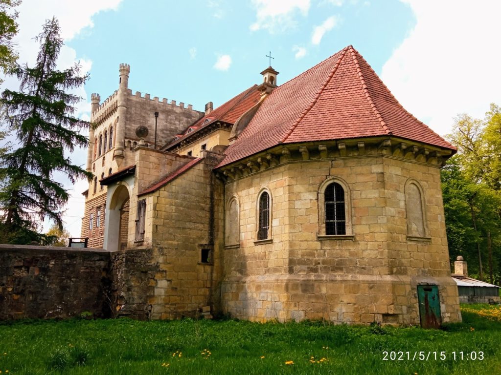 Zamek na Mirowie w Książu Wielkim