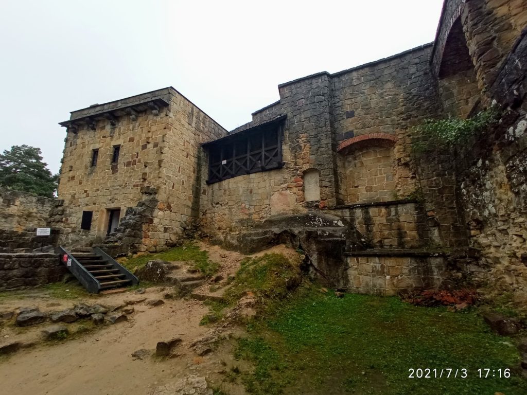 Ruiny zamku Kamieniec w Odrzykoniu