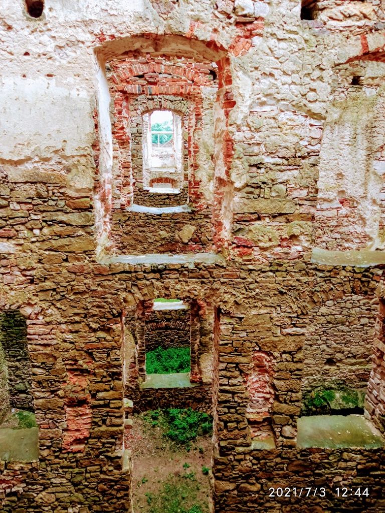 Ruiny zamku Krzyżtopór w Ujeździe