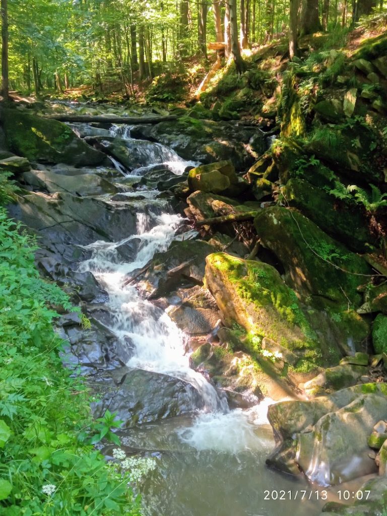 Wodospad Szept na potoku Hylatym – Zatwarnica